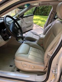 Photo 3 of 28 of 2008 Cadillac DTS Luxury II